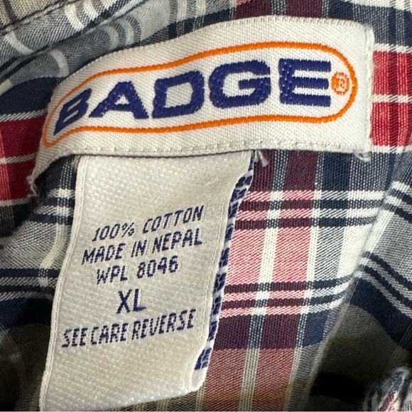 NWOT Badge Short Sleeve Button Up Shirt NWOT - Picture 4 of 4
